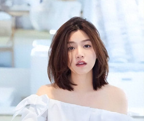 汇盈策略  同样是“中年失婚”，42岁陈妍希和45岁董璇，活成了不一样的自己