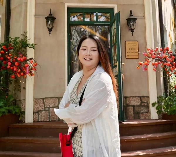 领牛策略 浙江25岁女老师离世，逼英语老师教历史，成压垮她的最后一根稻草